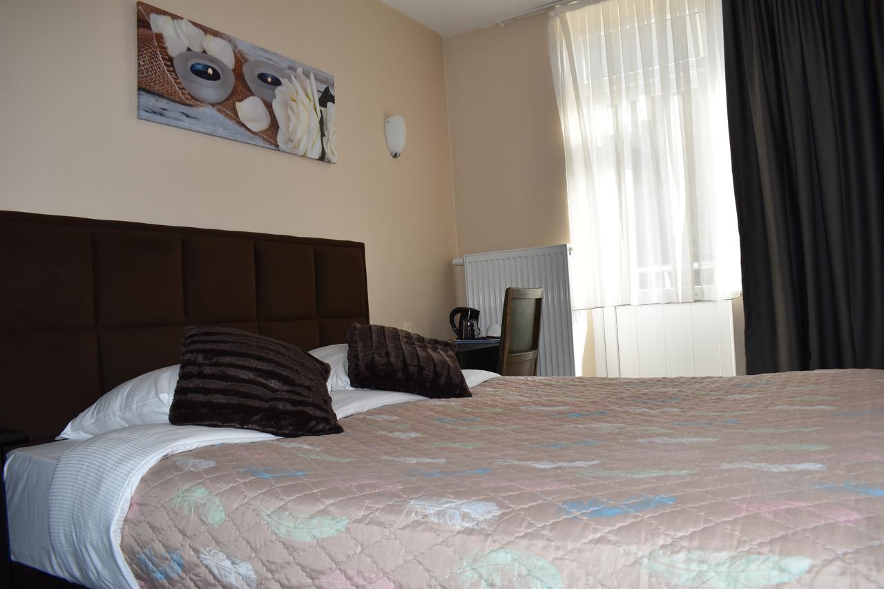 Hotel Meribel Saint-Josse-ten-Noode ภายนอก รูปภาพ