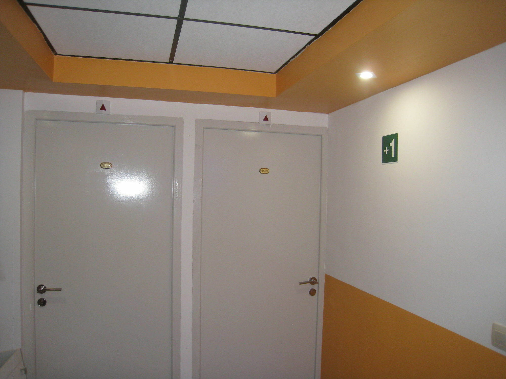 Hotel Meribel Saint-Josse-ten-Noode ภายนอก รูปภาพ