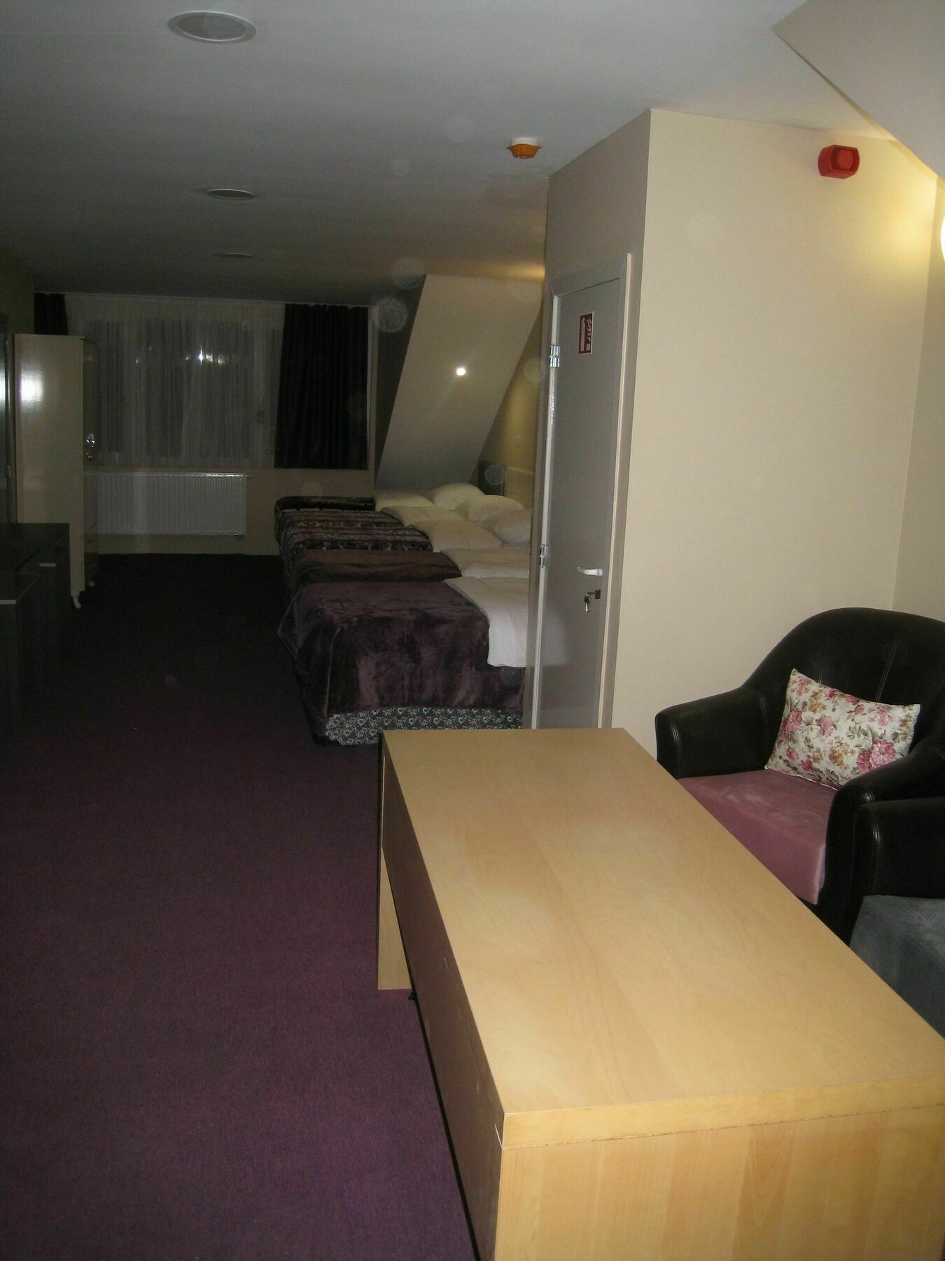Hotel Meribel Saint-Josse-ten-Noode ภายนอก รูปภาพ