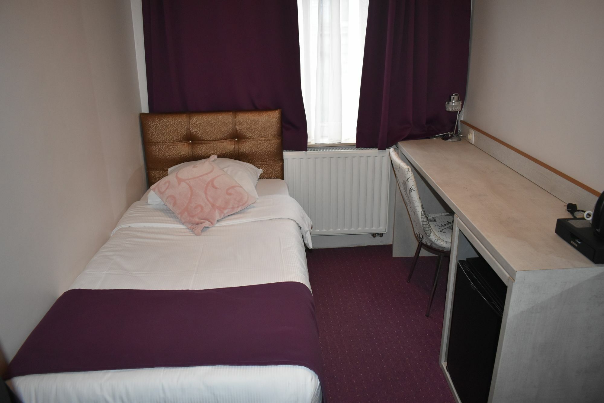 Hotel Meribel Saint-Josse-ten-Noode ภายนอก รูปภาพ