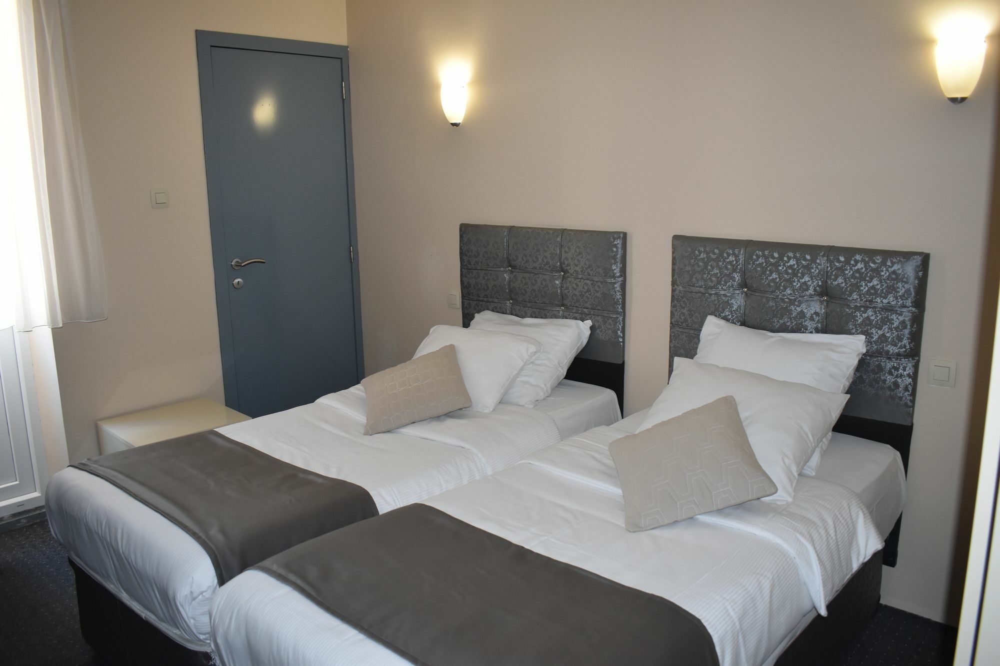 Hotel Meribel Saint-Josse-ten-Noode ภายนอก รูปภาพ